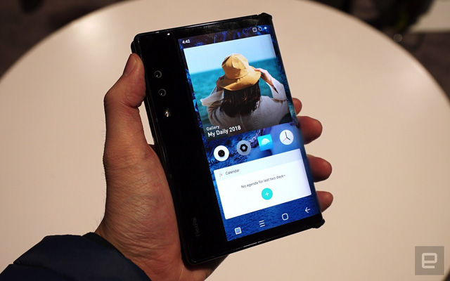 [CES 2019] Cận cảnh chiếc smartphone màn hình gập đầu tiên trên thế giới - Ảnh 11.