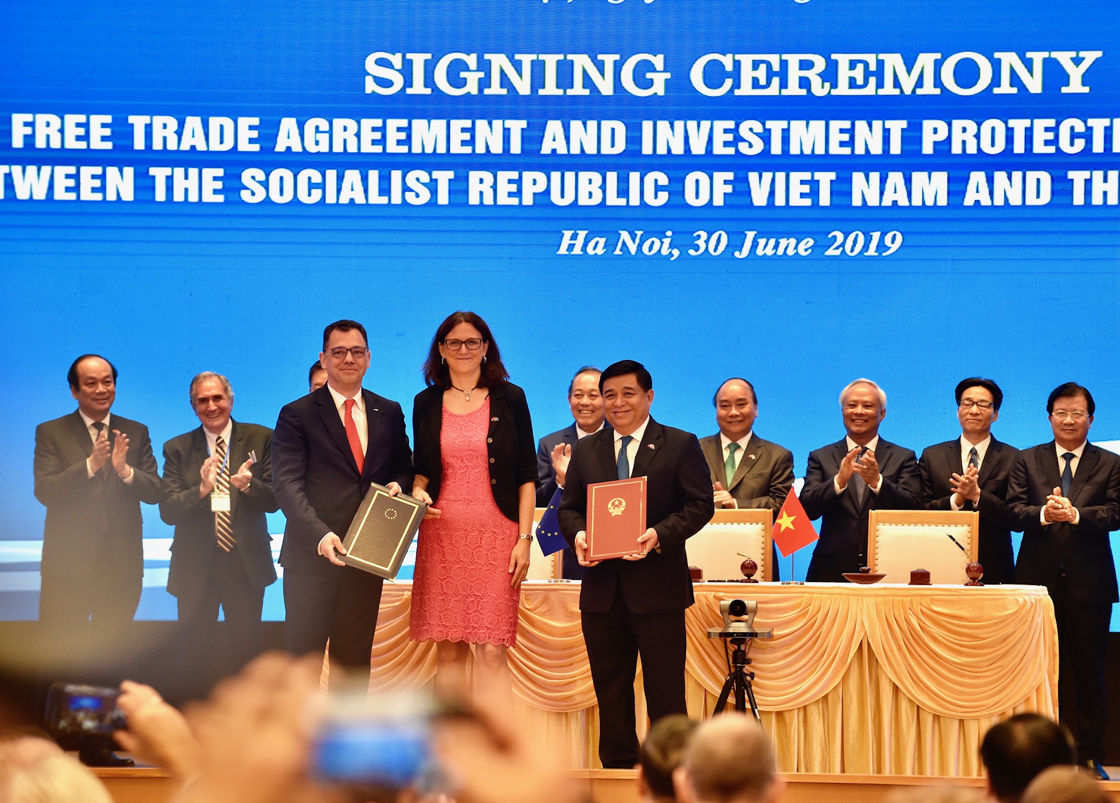 Hiệp định EVFTA và Hiệp định IPA giữa Việt Nam và Liên minh Châu Âu đã được ký kết - Ảnh 1