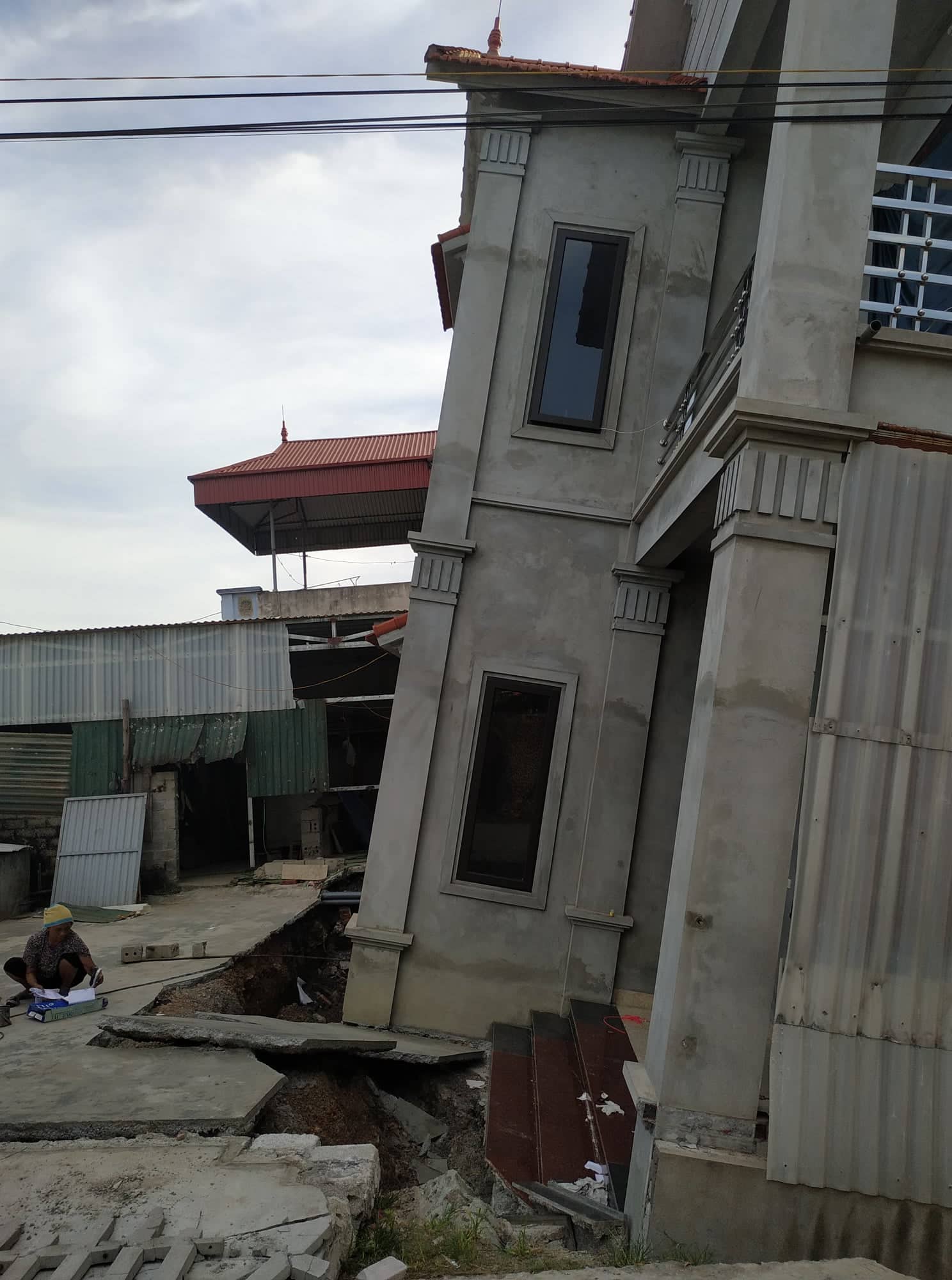 Mỹ Đức (Hà Nội): Ly kỳ những “hố tử thần” nuốt trôi cả căn nhà 2 tầng