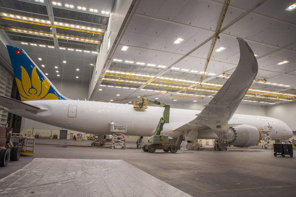 Hé lộ ảnh những chiếc Boeing 787-10 đang được “khoác áo” Vietnam Airlines - Ảnh 1