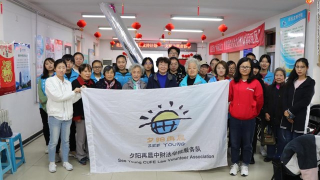 Lớp học sử dụng c&ocirc;ng nghệ hiện đại d&agrave;nh cho người cao tuổi được tổ chức tại Trung Quốc