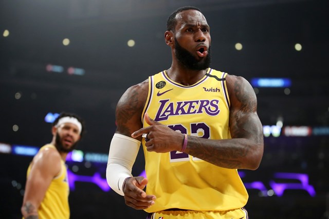 LeBron James l&agrave; cầu thủ b&oacute;ng rổ duy nhất g&oacute;p mặt trong danh s&aacute;ch n&agrave;y.