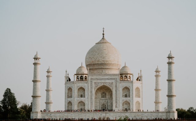 Đền Taj Mahal, một địa danh nổi tiếng của Ấn Độ. Ảnh: PYS Travel