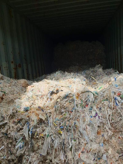 Nhiều container nhựa phế thải kh&ocirc;ng đủ điều kiện nhập khẩu tồn đọng ở cảng