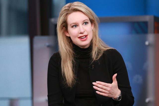 Elizabeth Holmes, người s&aacute;ng lập v&agrave; CEO Theranos