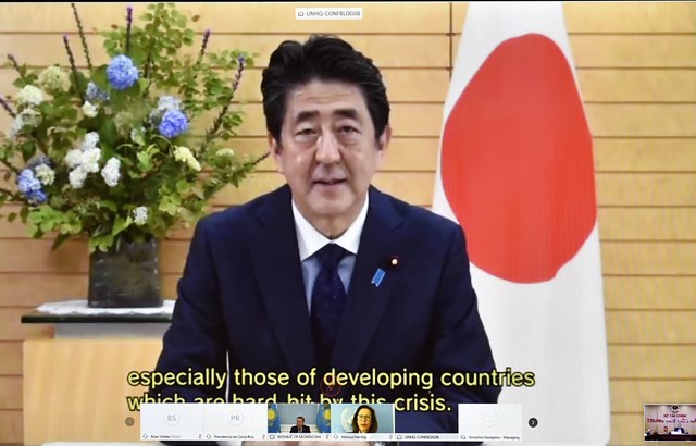 Thủ tướng Nhật Bản Shinzo Abe ph&aacute;t biểu tại Hội nghị trực tuyến
