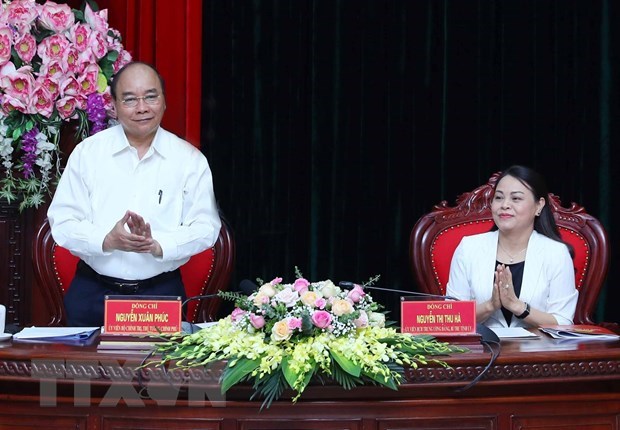 Thủ tướng Nguyễn xu&acirc;n Ph&uacute;c&nbsp;tại buổi l&agrave;m việc với c&aacute;n bộ chủ chốt tỉnh Ninh B&igrave;nh.&nbsp;