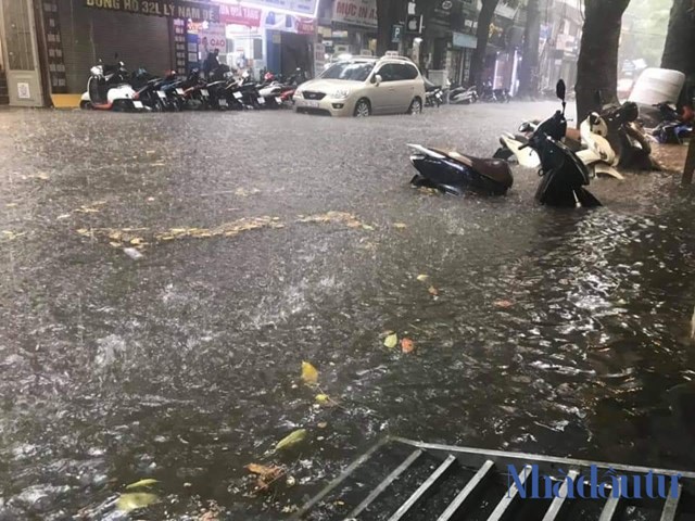  Hà Nội ngập lụt sau cơn mưa lớn  - Ảnh 2