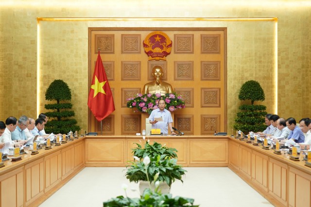 Thủ tướng Nguyễn Xu&acirc;n Ph&uacute;c chủ tr&igrave; cuộc họp. Ảnh: VGP.