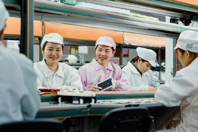 Foxconn đang dần mở rộng hoạt động sản xuất tại c&aacute;c quốc gia như Ấn Độ, Việt Nam.