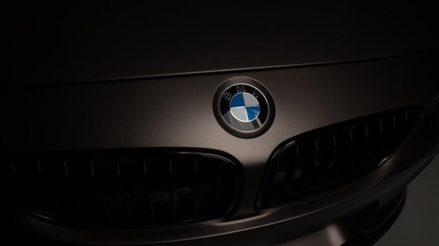  Đích thân BMW giải thích ý nghĩa đằng sau logo: Không phải cánh quạt như mọi người nghĩ  - Ảnh 1