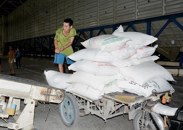 Gạo Việt Nam rớt giá vì Trung Quốc bất ngờ giảm mua - Ảnh 1