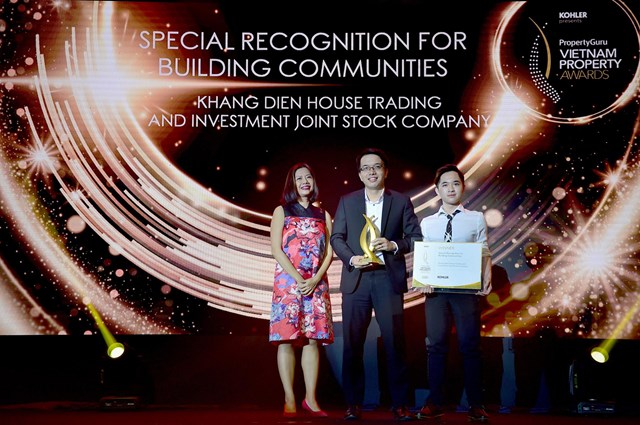 Đại diện C&ocirc;ng ty Khang Điền nhận giải Special Recognition for Building Communities. Ảnh KDH