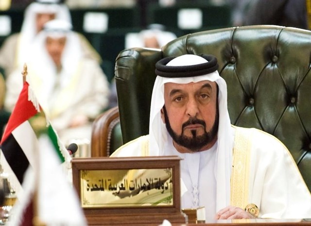 Khalifa bin Zayed Al Nahyan hiện l&agrave; người đứng đầu UAE v&agrave; Quốc vương Dubai. &Ocirc;ng c&oacute; khối t&agrave;i sản lớn nhờ l&agrave;m Chủ tịch quỹ đầu tư quốc gia Abu Dhabi Investment Authority.&nbsp;(Ảnh: Reuters)