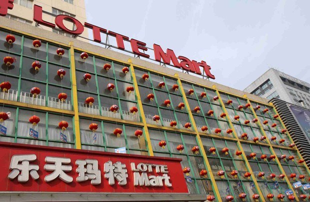 Một cuộc tẩy chay tự ph&aacute;t của người d&acirc;n Trung Quốc đ&atilde; đẩy Lotte (H&agrave;n Quốc) ra khỏi thị trường đại lục.