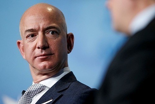 &Ocirc;ng chủ Amazon Jeff Bezos hiện l&agrave; người gi&agrave;u nhất thế giới. Ảnh:&nbsp;Reuters