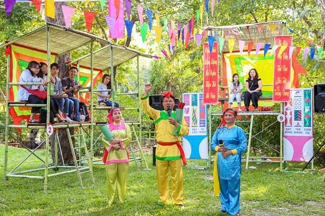 Các nghệ nhân thể hiện những làn điệu chòi cổ - nét đặc trưng trong đời sống tinh thần của người dân đất Võ. Ảnh HT