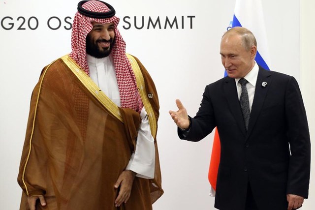 "Saudi Arabia thừa nhận rằng họ đ&atilde; thua trong thương chiến dầu mỏ nhằm chống lại Nga, thể hiện th&ocirc;ng qua việc phải triệu tập OPEC + cho một cuộc họp khẩn cấp dưới &aacute;p lực của Tổng thống Mỹ Donald Trump", &ocirc;ng Salameh nhận định.