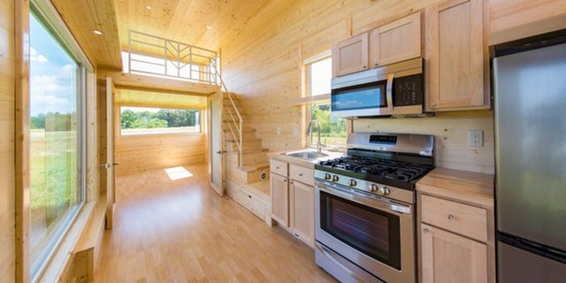   Ngôi nhà được cách nhiệt bằng bọt xốp kín. Nhưng để điều chỉnh nhiệt độ bổ sung, có thể bổ sung thêm quạt trần, điều hòa hoặc lò sưởi. Ảnh: Escape Homes. 