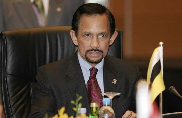 6. Ho&agrave;ng gia Brunei: Vương triều Bolkiah đ&atilde; được th&agrave;nh lập từ năm 1363 v&agrave; duy tr&igrave; quyền trị v&igrave; đất nước nhỏ b&eacute; ở Đ&ocirc;ng Nam &Aacute; từ đấy đến nay. Đứng đầu bởi Sultan Hassanal Bolkial, gia tộc Bolkiah được cho l&agrave; sở hữu lượng t&agrave;i sản khoảng 30 tỉ đ&ocirc; la Mỹ.