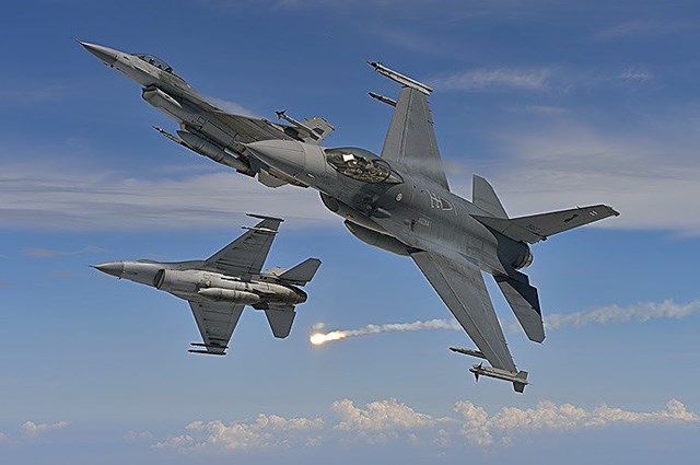 Với năng lực t&aacute;c chiến vượt trội, F-16V Viper được coi l&agrave; đối thủ xứng tầm với những chiến đấu cơ Su-35 mạnh nhất m&agrave; Trung Quốc mới mua từ Nga.