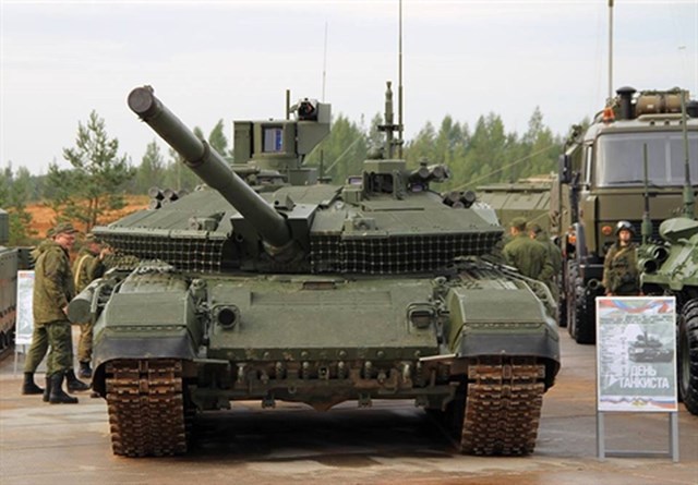 C&oacute; một điều đ&aacute;ng ch&uacute; &yacute; đ&oacute; l&agrave; ban đầu người Nga dự định sản xuất T-90M Proryv-3 chủ yếu phục vụ thị trường xuất khẩu, nhưng khi dự &aacute;n T-14 Armata gặp trở ngại th&igrave; n&oacute; đ&atilde; được lựa chọn để lấp khoảng trống.