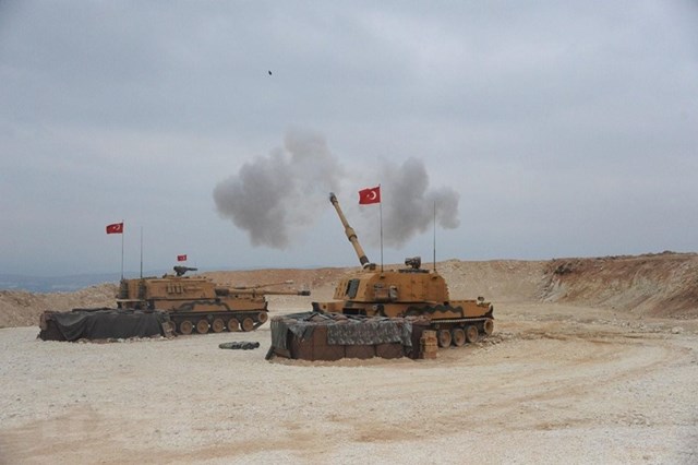 Qu&acirc;n đội Thổ Nhĩ Kỳ bắt đầu chiến dịch tấn c&ocirc;ng c&aacute;c tay s&uacute;ng người Kurd ở Đ&ocirc;ng Bắc Syria ng&agrave;y 9/10/2019.