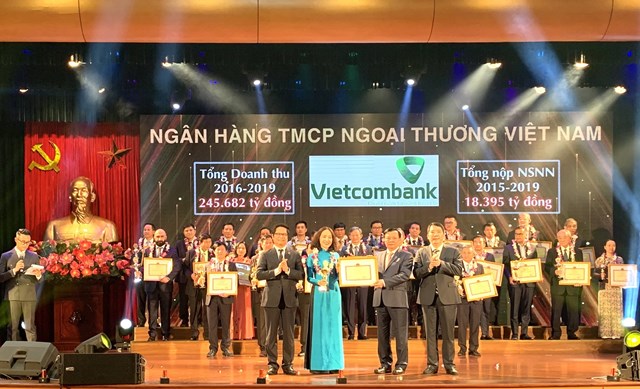 Vietcombank được vinh doanh đơn vị nộp Ng&acirc;n s&aacute;ch lớn nhất cả nước năm 2020