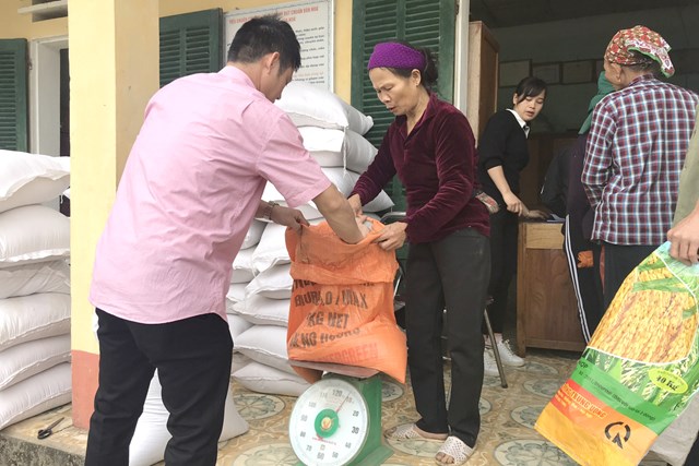 Cục DTNN khu vực Hoàng Liên Sơn xuất gạo hỗ trợ nhân dân tỉnh Tuyên Quang.