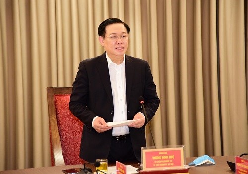 Bí thư Thành ủy Hà Nội Vương Đình Huệ phát biểu tại buổi làm việc.