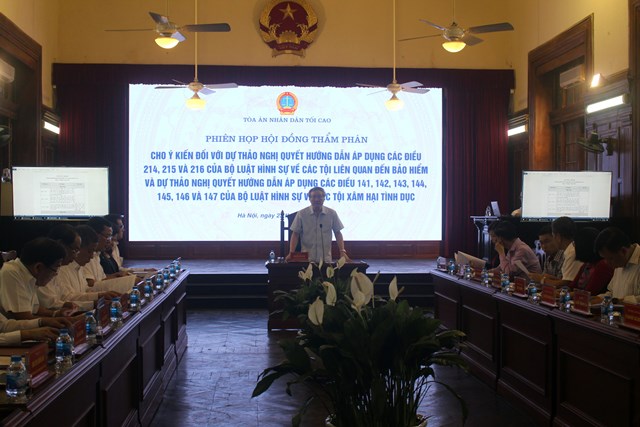 Bí thư Trung ương Đảng, Chánh án TANDTC Nguyễn Hòa Bình chủ trì phiên họp.