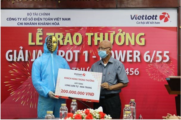 Tỷ phú Vietlott nộp ngân sách Khánh Hòa, từ thiện, hỗ trợ chống dịch covid-19 hơn 12 tỷ đồng - Ảnh 4