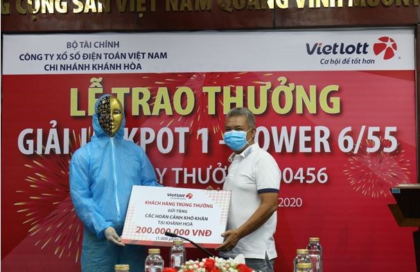 Tỷ phú Vietlott nộp ngân sách Khánh Hòa, từ thiện, hỗ trợ chống dịch covid-19 hơn 12 tỷ đồng - Ảnh 3