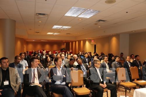 Các đại biểu dự hội thảo tìm kiếm cơ hội hợp tác kinh doanh giữa Việt Nam với tỉnh Quebec, với trọng tâm là tăng cường hợp tác trong lĩnh vực công nghiệp hỗ trợ.