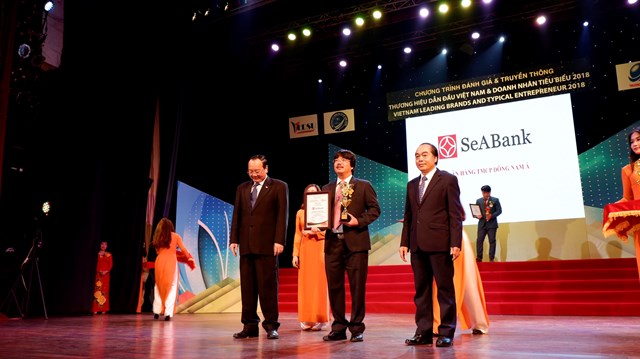 SeABank cũng vinh dự nhận giải thưởng &ldquo;TOP 10 &ndash; Thương hiệu dẫn đầu Việt Nam &ndash; VietNam Leading Brands 2018&rdquo;
