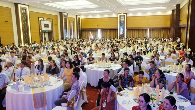 Gần 400 kh&aacute;ch h&agrave;ng tham dự Lễ quay thưởng Vi Vu Du H&egrave; của Bảo Việt Nh&acirc;n thọ.