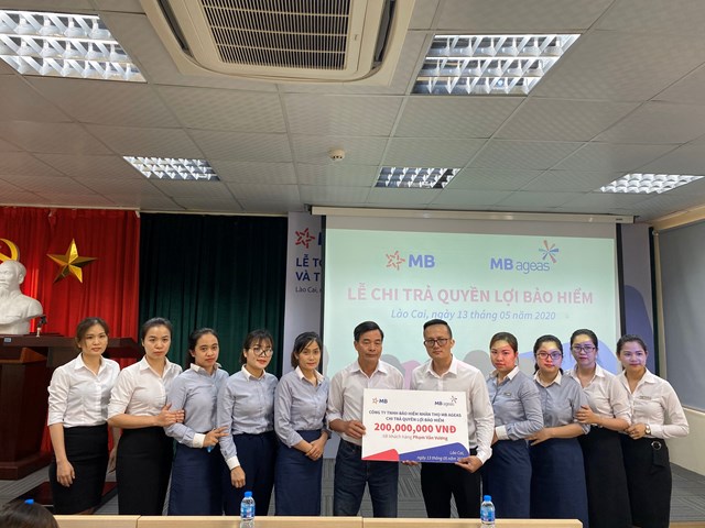 MB Ageas Life tổ chức chi trả bảo hiểm cho kh&aacute;ch h&agrave;ng Phạm Văn Vương tại L&agrave;o Cai với số tiền chi trả bảo hiểm 200 triệu đồng.