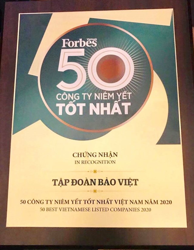 Chứng nhận Top 50 c&ocirc;ng ty ni&ecirc;m yết tốt nhất&rdquo; năm 2020 danh cho Tập đo&agrave;n Bảo Việt.