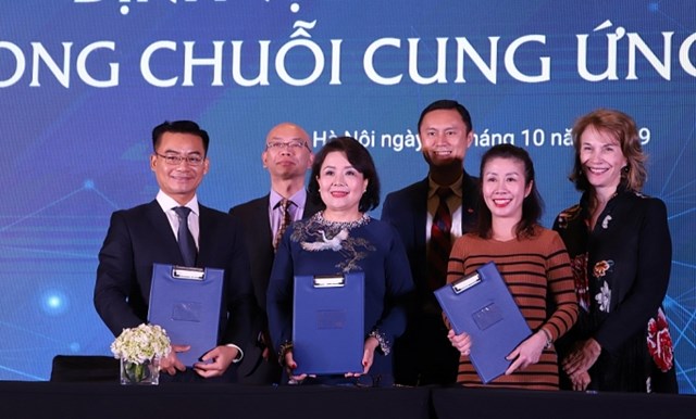 VWEC, USABC và Coca-Cola Việt Nam ký kết biên bản cho chương trình 2020 hợp tác hỗ trợ doanh nghiệp nữ tham gia chuỗi cung ứng toàn cầu.