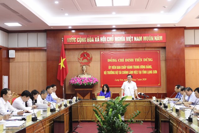 Bộ trưởng Đinh Tiến Dũng ph&aacute;t biểu tại buổi l&agrave;m việc với tỉnh Lạng Sơn. Ảnh: T.T