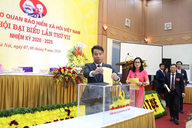 Tại Đại hội Đảng bộ cơ quan BHXH Việt Nam lần thứ VII nhiệm kỳ 2020-2025, c&aacute;c đại biểu đ&atilde; lựa chọn, bầu ra Ban Chấp h&agrave;nh Đảng bộ cơ quan BHXH Việt Nam nhiệm kỳ 2020-2025 gồm 26 đồng ch&iacute;.&nbsp;