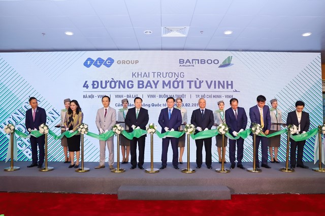 L&atilde;nh đạo Trung ương v&agrave; địa phương cắt băng khai trương 4 đường bay mới từ Vinh của Bamboo Airways.