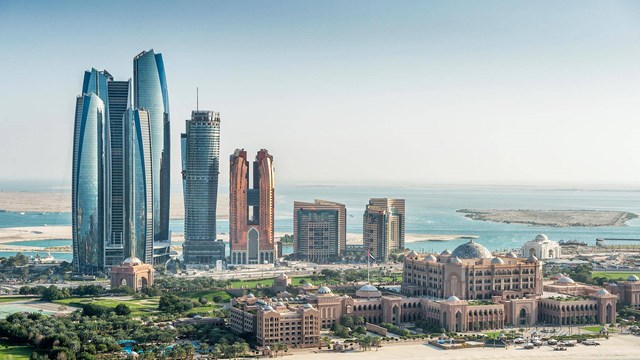 C&aacute;c c&ocirc;ng tr&igrave;nh cao tầng của Abu Dhabi đem tới sự ấn tượng bởi n&eacute;t hiện đại v&agrave; độc đ&aacute;o.Đại