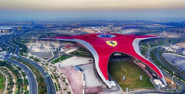 C&ocirc;ng vi&ecirc;n giải tr&iacute; Ferrari World Abu Dhabi c&oacute; thiết kế ấn tượng v&agrave; hấp dẫn.