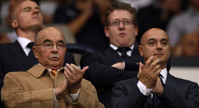 Tỷ phú Joe Lewis - ông chủ Tottenham (trái).
