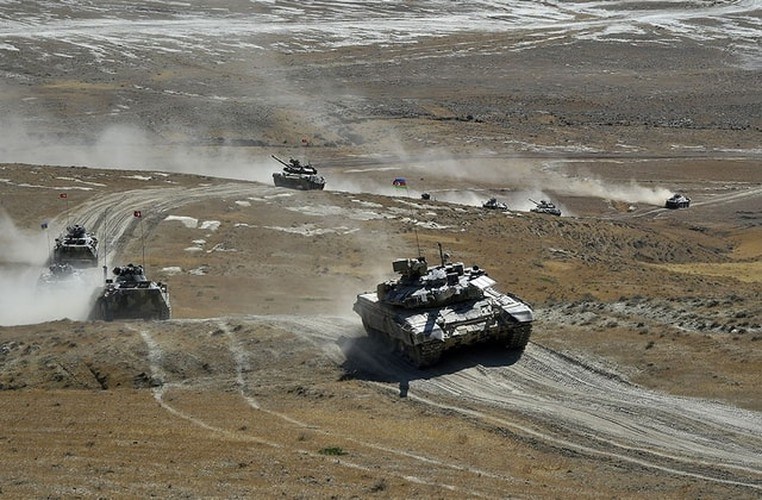  Đặc biệt, binh sĩ Thổ Nhĩ Kỳ có thể tiếp cận và tìm hiểu sâu hơn tính năng kỹ chiến thuật của xe tăng chiến đấu chủ lực T-90 tối tân do Nga chế tạo. 