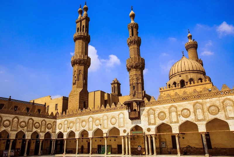  Nhà thờ Hồi giáo Al-Azhar, một trong những trung tâm tín ngưỡng đầu tiên khi Hồi giáo xuất hiện nơi đây (thế kỷ thứ 10).