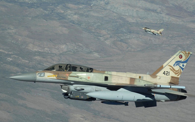  Được biết trong cuộc tấn công bằng tên lửa, máy bay chiến đấu Israel đã nằm trong tầm bắn của tổ hợp phòng không S-300 Syria và ngay khi phát hiện ra, kíp điều khiển đã phải bật bộ tăng lực cho động cơ để chạy trốn 