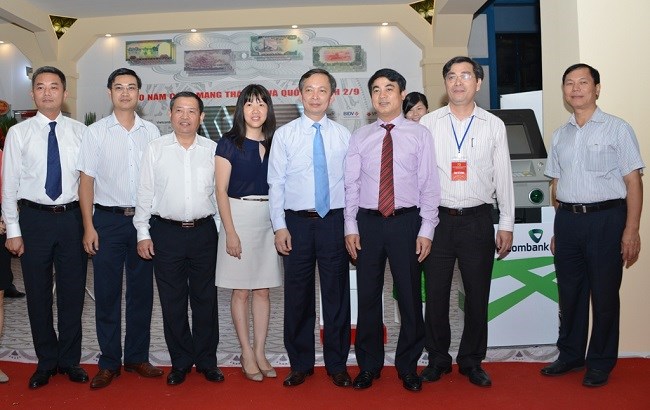Vietcombank giới thiệu ứng dụng công nghệ hiện đại - Ảnh 2