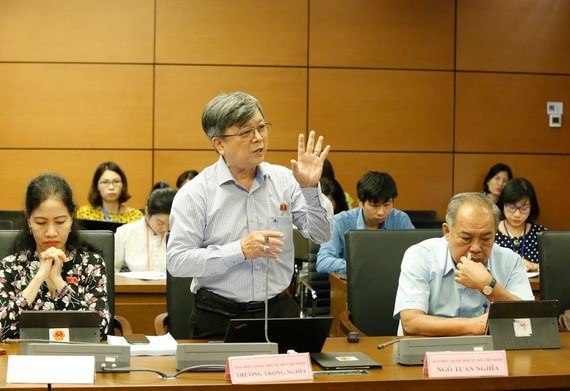 ĐB Trương Trọng Nghĩa (TPHCM) phát biểu tại phiên họp tổ ĐBQH sáng 11/6.